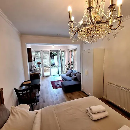 Kindstay Prague Airport - Terrace Tuchomerice