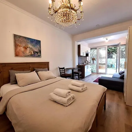 Terrace - Kindstay Prague Airport Apartment Tuchomerice