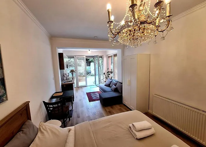 Terrace - Kindstay Prague Airport Tuchomerice